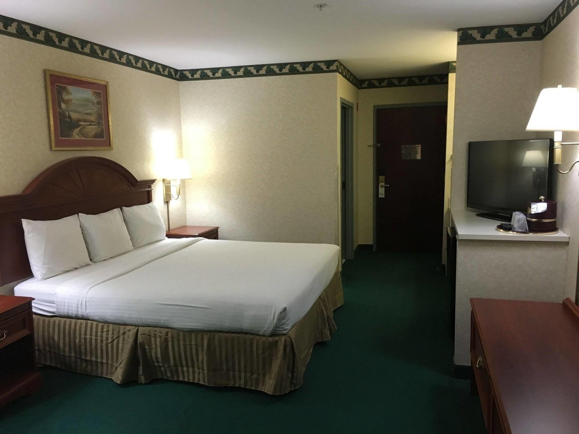 Grand Vista Hotel & Suites Vonore ภายนอก รูปภาพ